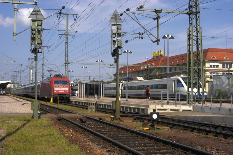 ETR 470 Cisalpino-Singen-forum2G-archivioWBonmartinifotoWBonmartini.jpg