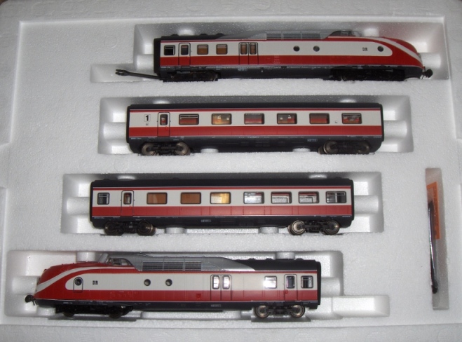 1991 - IC ''Max Liebermann'' VT 11.5 delle DR - Roco codice 43013 .JPG