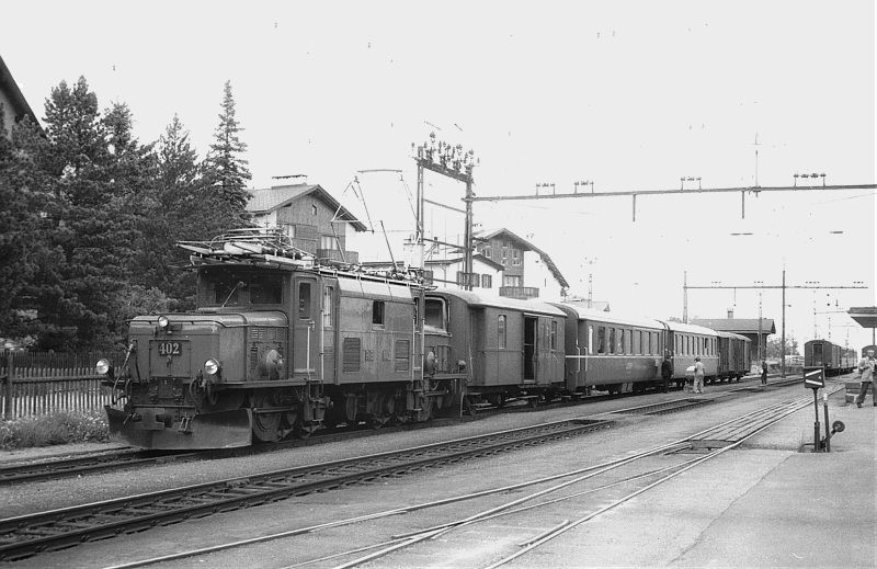KRO-RhB-402-PZug-sw-VB-800-522.jpg