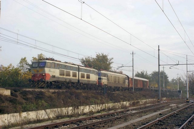 Copyrigt-E.655+E.652 in corsa cintura Bo.SD-2005-01-20-forum2GarchivioWBonmartini-foto-WalterBonmartini.jpg